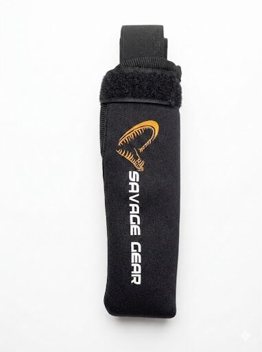 Savage Gear Baskılı Neopren Ayarlanabilir LRF Lastikli Kamış Koruma Kılıfı